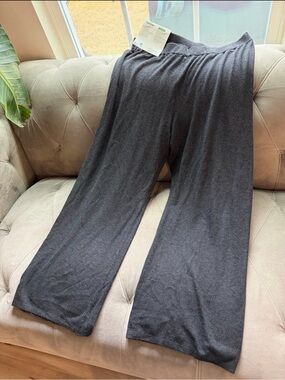 Woman’s Cozy Wide-Leg Lounge knitted Pants